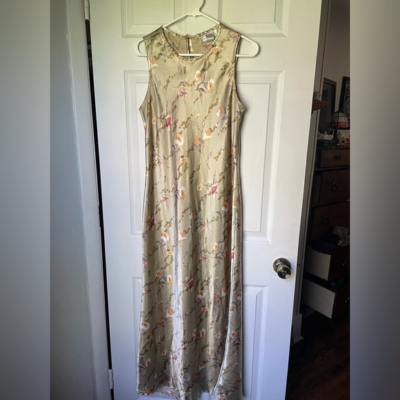 Vintage Faux Silk Floral Dress - Picture 2 of 6